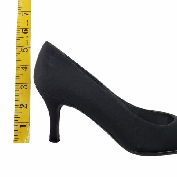 Vtg Stuart Weitzman 6 W Pointed Toe Fabric Pumps - Picture 9 of 9